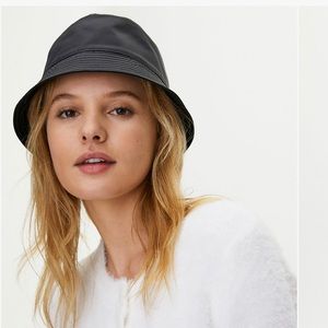 aritzia black bucket hat NWT